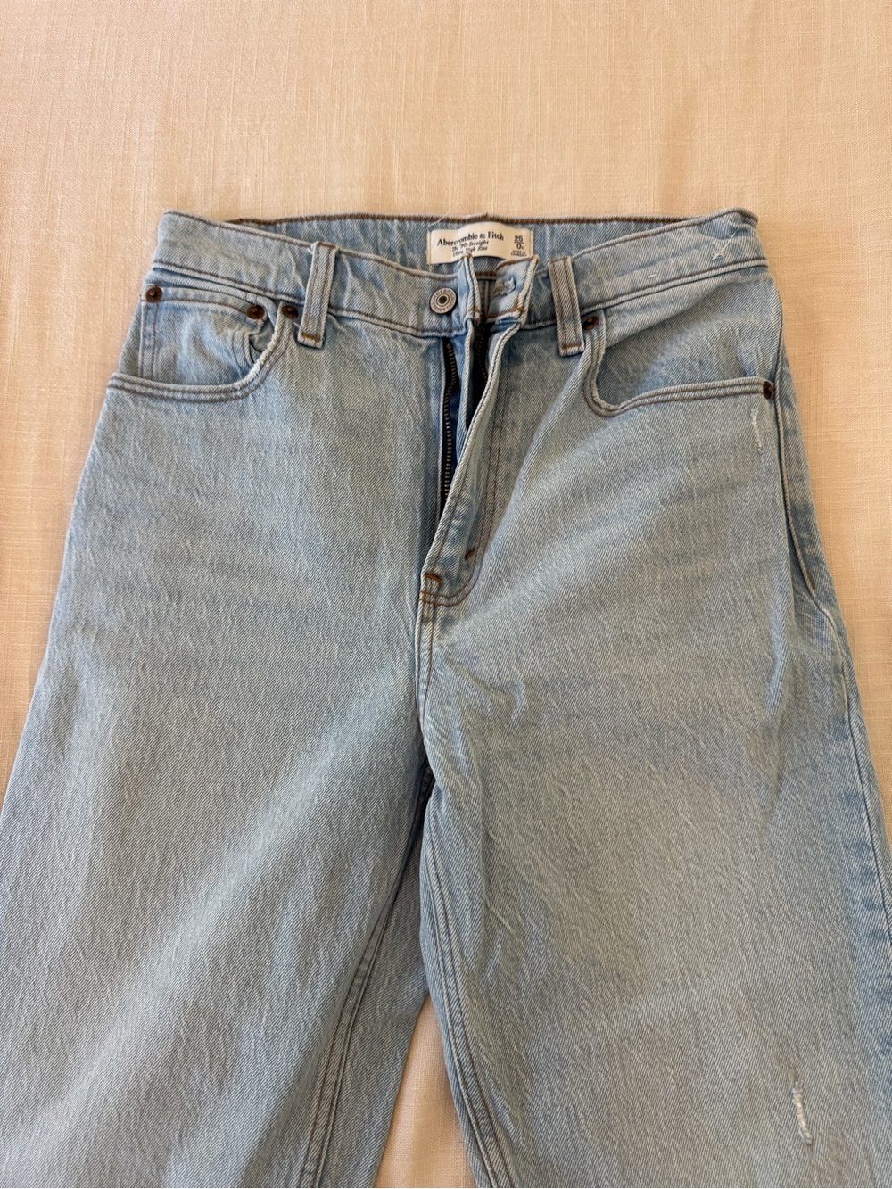 Abercrombie & Fitch Light Wash Relaxed Men’s Jeans